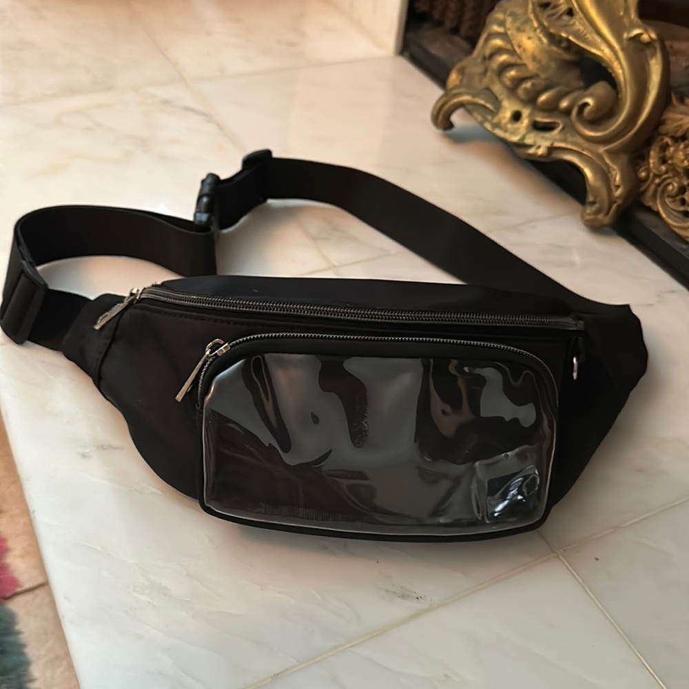 MADDEN GIRL Touchscreen
Black Fanny Pack